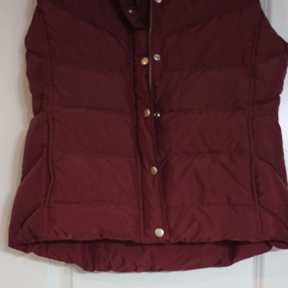 J. Crew Burgundy Puffer Vest Silver Button Details With Feather/Down Fill Size M - Picture 3 of 6